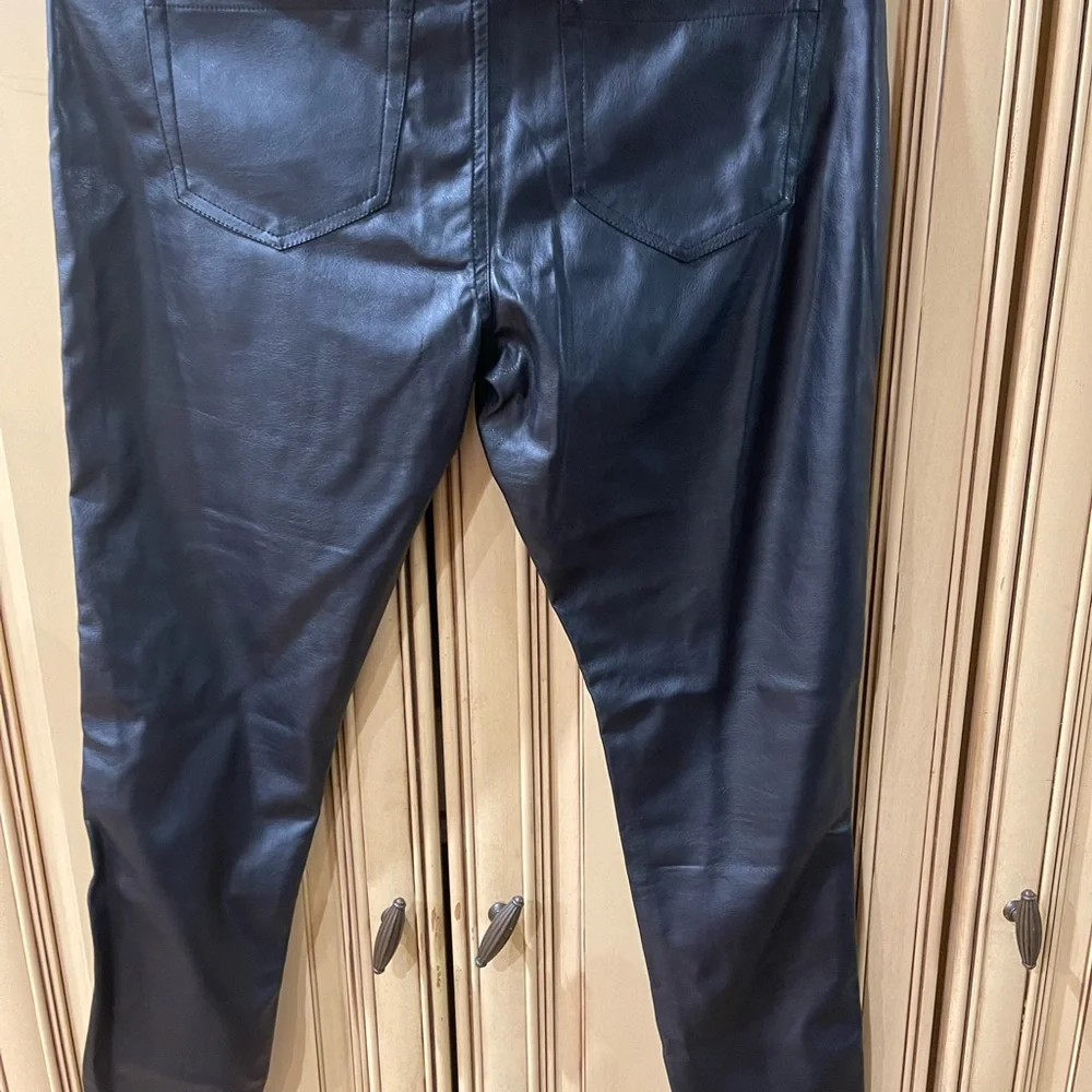 Beautiful leather pants, 12-14 size large - Picture 3 of 3